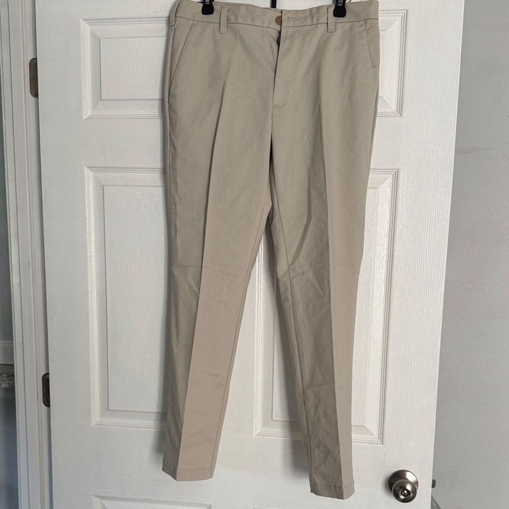 Izod Men's Khaki Chinos in Light Tan